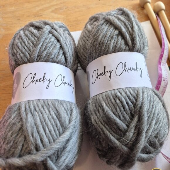 Cheeky Chunky 100% Merino wool-two skeins gray - Picture 1 of 4
